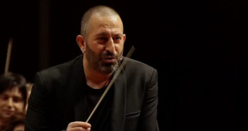 Cem Yılmaz Spor Yaparken Çekilen Videosunu Yayınladı