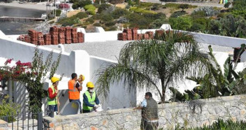 Yılmaz Özdil'in Eşinin Üzerine Kayıtlı Bodrum'daki Villanın Bir Kısmında Yıkım Başladı