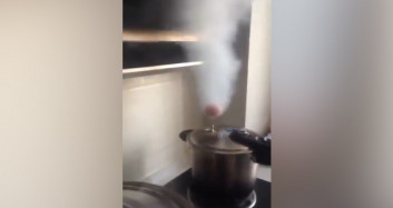 Düdüklü Tencerenin Buharında Yumurta Haşladı