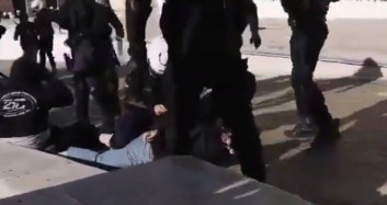 Yunanistan'da Protestocu Öğrencilere Şiddet