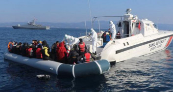 Yunanistan'ın Hırpaladığı Göçmenleri Sahil Güvenlik Kurtardı