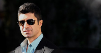 Özcan Deniz Apar Topar Hastaneye Kaldırıldı!