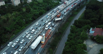 TEM'deki Kazanın Ardından Yol Ulaşıma Kapandı