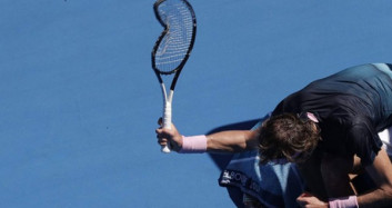 Alexander Zverev Raketini Paramparça Etti!