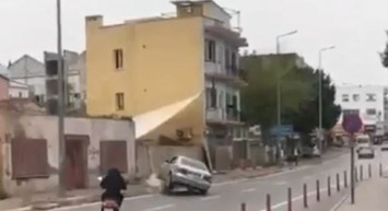 3 saniyelik drift kaldırımda son buldu! Sosyal medya sallandı