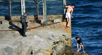 5 Bin Faslı Düzensiz Göçmenin İspanya'ya Yüzerek Göçü Başladı