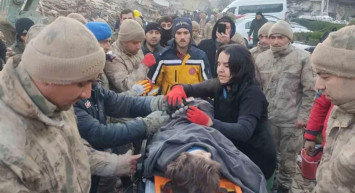 51 saat sonra gelen mucize: 5 yaşındaki kız enkazdan çıkarıldı
