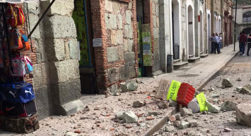 7,6 şiddetinde sallandılar: Uzmanlar o bölge için tsunami uyarısı verdi! İşte o görüntüler