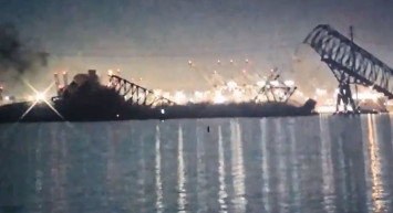 ABD’de felaket yaşandı: Gemi köprüyü yıktı araçlar suya gömüldü!