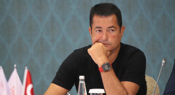 Acun Ilıcalı’dan Gazzeli çocuklara destek: Kermese katılıp gözleme yedi