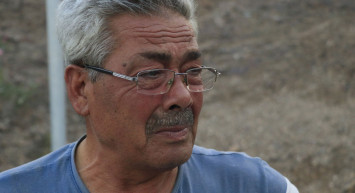 Adana’da Çıkan Orman Yangınında Evini Kaybeden Adamın Gözyaşları Yürekleri Yaktı