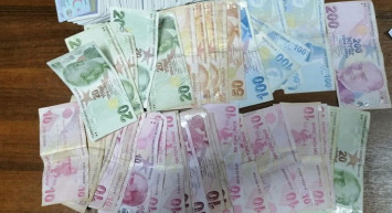 Adana’da Kumarhane Kapısı Koçbaşıyla Açılarak Baskın Yapıldı