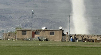 Ağrı'daki hortum paniğe neden oldu!