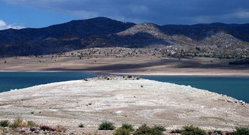 Almus Baraj Gölü'nün Sularının Çekilmesiyle 55 Yıllık Köy Ortaya Çıktı