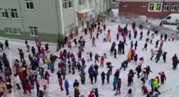 Ankara'da Öğrencilerin Kar Eğlencesi