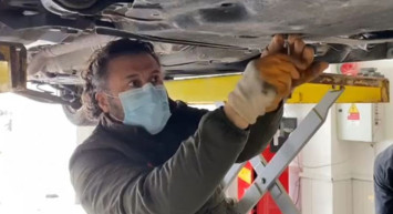 Ankara'da Otomobilin Motor Kısmından Yavru Kediler Çıktı
