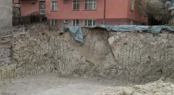 Ankara'da Toprak Kayması Sonrası Bir Apartman Tahliye Edildi