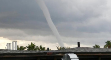 Son Dakika! Antalya’da Hortum Paniği Yaşandı: Çatılar Uçtu