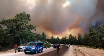 Antalya'daki Yangın Giderek Büyüyor! Karadan ve Havadan Müdahaleler Yapılıyor