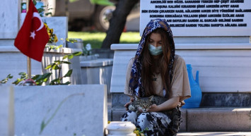 Arife Günü Şehitlikte Hüzün Hakim