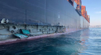 Avcılar Ambarlı Limanı'nda Konteyner Gemisi İskeleye Vurdu