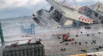 Ayvalık’ta Çıkan Şiddetli Fırtınada Tekneler Battı