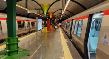 Bağcılar - Kirazlı metro hattı tekrar arızalandı: Yüzlerce vatandaşın mağdur olduğu anlar kameraya yansıdı!
