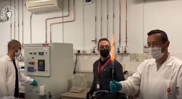 Bakan Dönmez, Doğal Gazın Yakılması Görüntülerini Paylaştı! ‘Keşfimizin Ateşi Türkiye'mizin Gecelerini Aydınlık Kılacak'