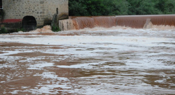 Bartın Irmağı'nın Rengi Kırmızı Oldu
