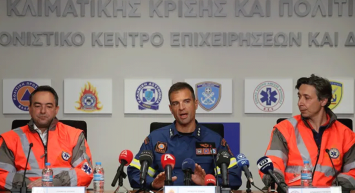 Basın toplantısına katılan Yunan kurtarma ekibi deprem bölgesinde yaşadıklarını anlatırken ağladı