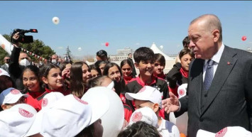 Başkan Erdoğan grup toplantısı sonrasında çocuklarla sohbet etti: Cumhurbaşkanı olursam bütün sigaraları yasaklayacağım