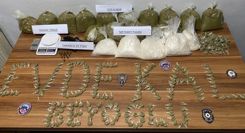 Beyoğlu'nda Uyuşturucu Almak İçin Sıraya Girdiler!