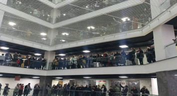 Binlerce insan mahkemeye akın etti! İkinci duruşma gecikmeli başladı: İstanbul'da Eros için adalet aranıyor!