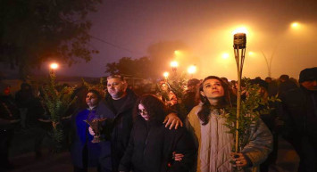 Binlerce vatandaş saat kulesi önünde toplandı: “Sesimi duyan var mı?”