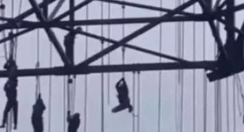 Brezilya’da inşaat iskelesi çökünce işçiler 150 metre yüksekte asılı kaldı!