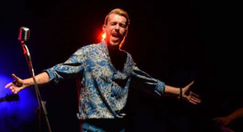 Bu terbiyesizliğe Cem Adrian’da daha fazla sessiz kalamadı: Burada çiftleşemezsiniz