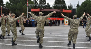 Burdur'da Komandolardan Harmandalı Gösterisi