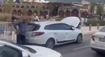 Bursa’da ilginç görüntü: Park yasağını delmek için akla hayale gelmeyen bir yol izlediler!