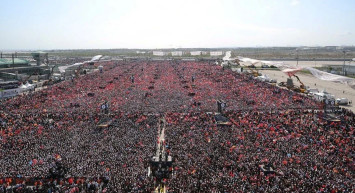 Büyük İstanbul Mitingine Z Kuşağı akın etti: Bu seçim vatan sevgisidir