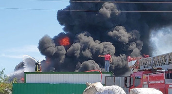 Çanakkale'de Atık Alım Merkezinde Yangın Meydana Geldi