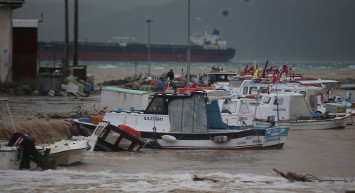 Çanakkale'de Kepez Çayı taştı: Vali vatandaşları uyardı