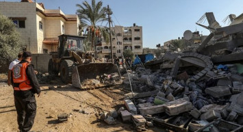 Çin Devlet Televizyonu muhabiri gördüklerine dayanamadı: Gazze’de duygulandıran anlar…