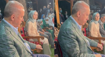 Cumhurbaşkanı Erdoğan Annesine Okuduğu Şiiri Duyunca Gözyaşlarına Hakim Olamadı