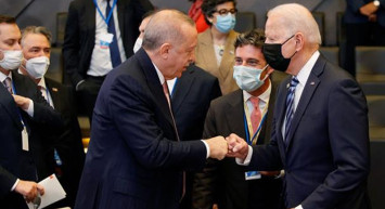 Cumhurbaşkanı Erdoğan ve Joe Biden'ın Tokalaştığı Anı Dış Basın Çarpıtarak Yayınladı