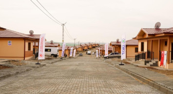 Depremin ardından Adıyaman'da yeni başlangıç: 29 köydeki konutların anahtarları sahiplerine teslim edildi!