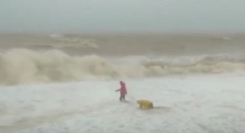 Dev Dalgaları Kayıt Altına Almaya Çalışırken Az Kalsın Canından Oluyordu