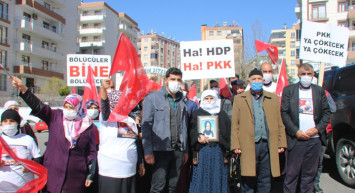 Diyarbakır’da 'Oturma Eylemi'ne Bir Aile Daha Katıldı