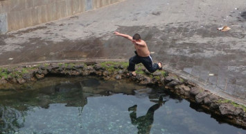 Diyarbakır'da Yasak Dinlemeyen Çocuklar Tehlikeli Suya Girdi