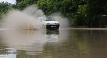 Edirne'de Şiddetli Yağış! Yağmur Sonrası Yollar Sel Oldu