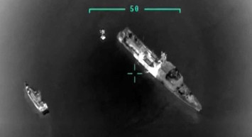 Ege Denizi'nde bulunan düzensiz göçmenlerin Yunanistan tarafından Türkiye'ye doğru itilme anları!